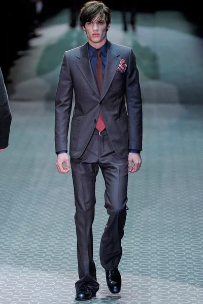 Look 19